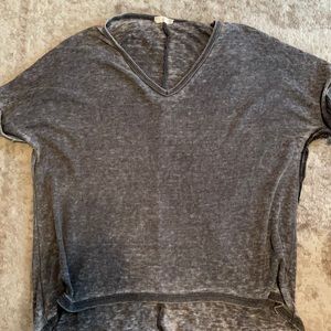 Grey short sleeve tee
